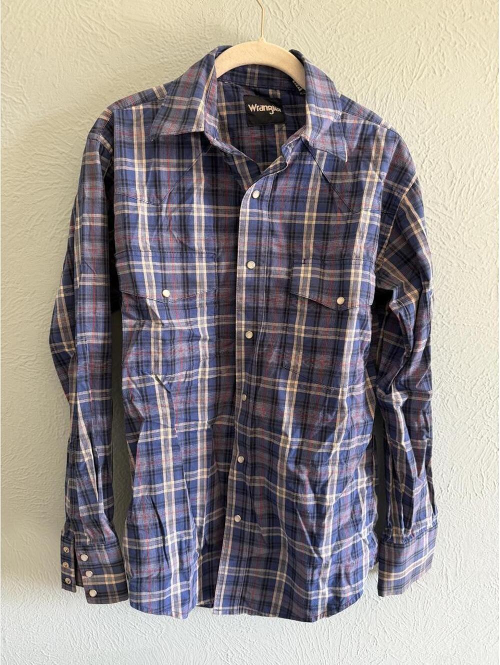 Vintage Wrangler blue, purple, and white plaid button-up shirt #western #plaid